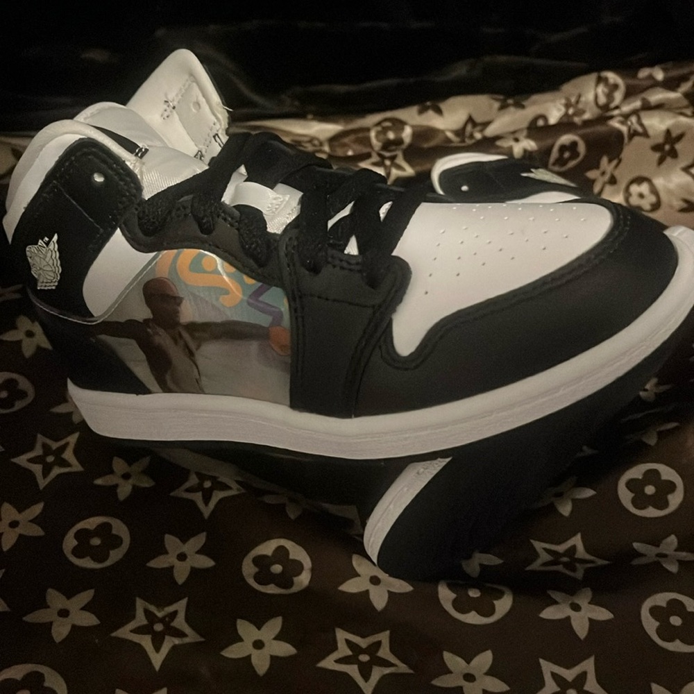 Jordan 1 mid